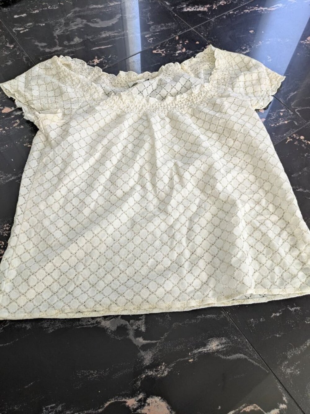 Ann Taylor LOFT Cream Circle Lace Short Sleeve Top Size M